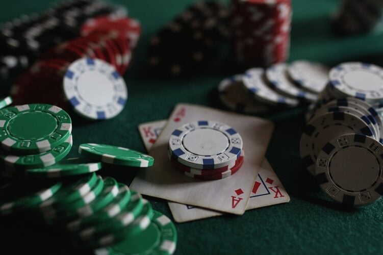 Como selecionar as mãos iniciais no Poker Texas Hold’em
