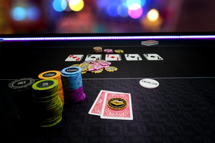 Entenda as Diferenças Entre Cash Games e Torneios de Poker