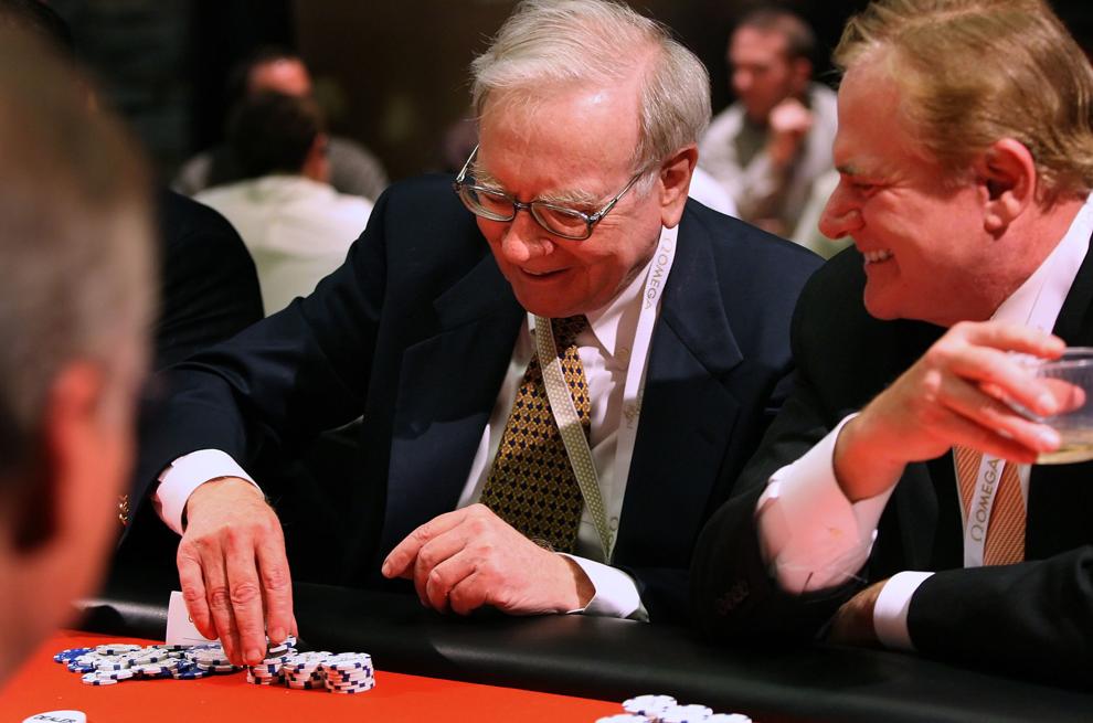 Buffet e Joe Moglia jogando poker